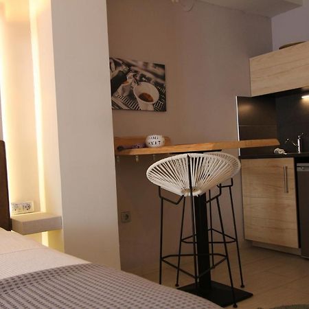 Aiolos Apartments Ermou 64 2Nd Floor Suites Athens Exterior photo