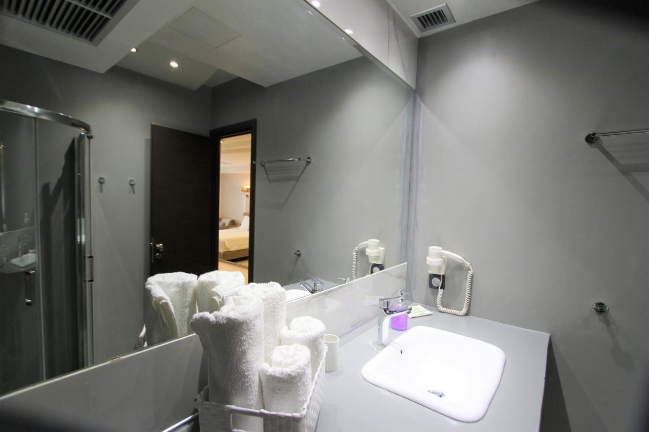 Aiolos Apartments Ermou 64 2Nd Floor Suites Athens Exterior photo