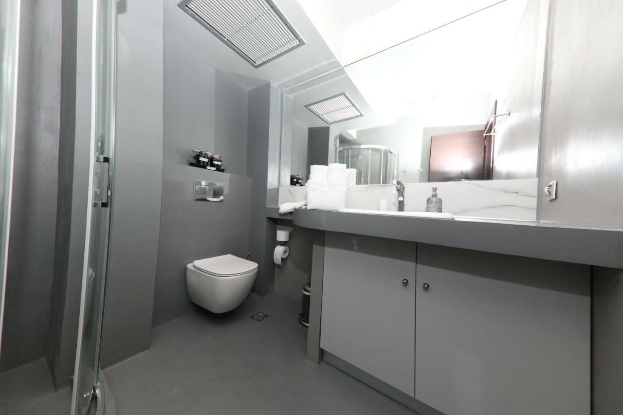 Aiolos Apartments Ermou 64 2Nd Floor Suites Athens Exterior photo
