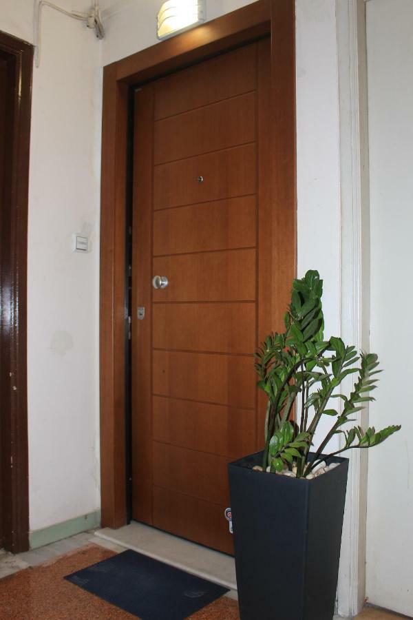 Aiolos Apartments Ermou 64 2Nd Floor Suites Athens Exterior photo